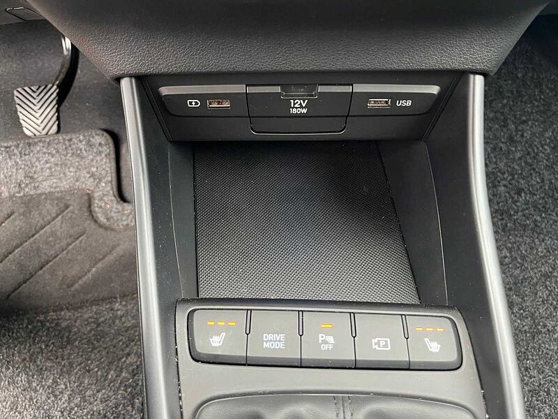 Hyundai i20 Connect &Go Navi Kamera Bose Allwetterreifen