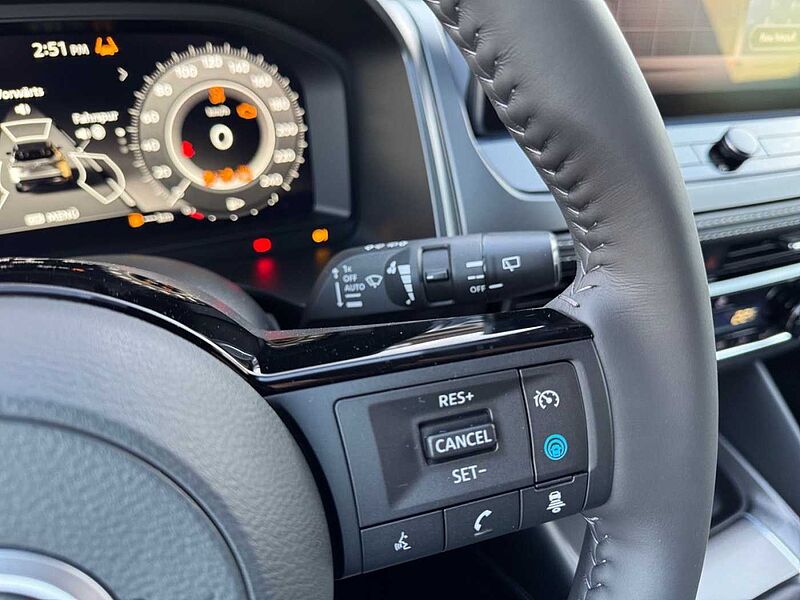 Nissan Qashqai N-Connecta HUD BFS SH LRH